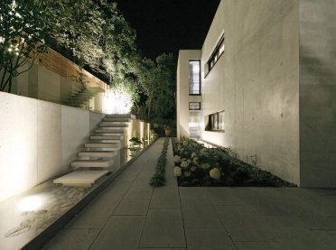 Single Family House Stuttgart - stairs - water details - lighting