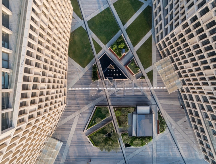 business center - new construction - Mondeal Heights Ahmedabad - top view inner courtyard - facade