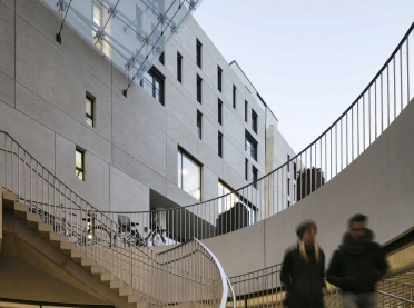 new construction - mixed used quarter - shopping gallery - restaurants - apartments - hotel - wellness and health facilities - offices - underground parking - Q 6 Q 7 Mannheim - Q6Q7 - staircase towards basement floor - under clear glass roof