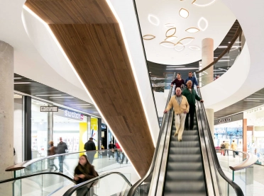 new construction - mixed used quarter - shopping gallery - restaurants - apartments - hotel - wellness and health facilities - offices - underground parking - Q 6 Q 7 Mannheim - Q6Q7 - escalators - ceiling decoration elements